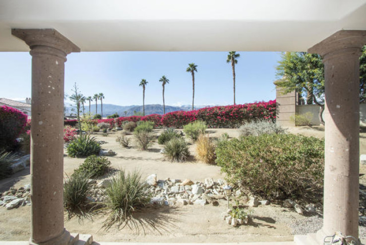 Residential Home in North Palm Desert