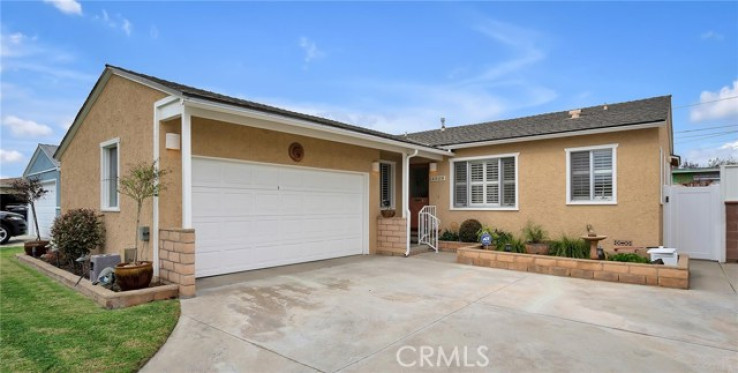 3 Bed Home for Sale in Hawthorne, California