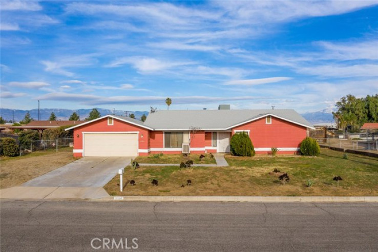 3 Bed Home for Sale in Bloomington, California