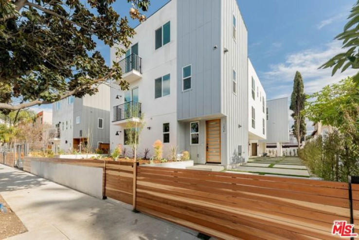 Residential Income in Hollywood