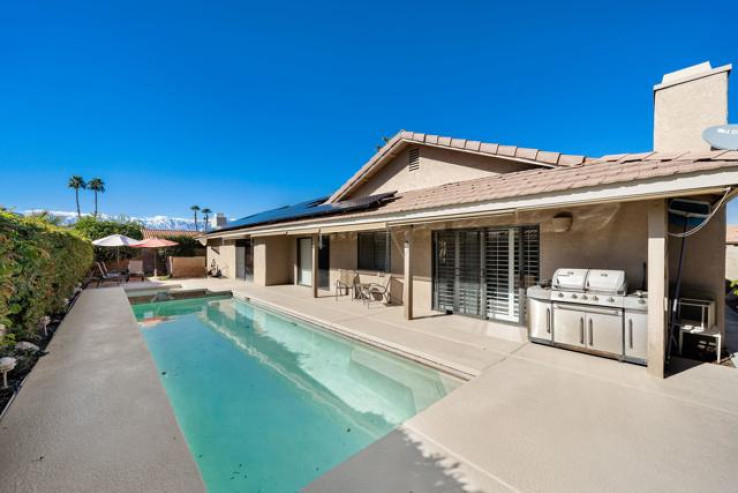 Residential Home in East Palm Desert