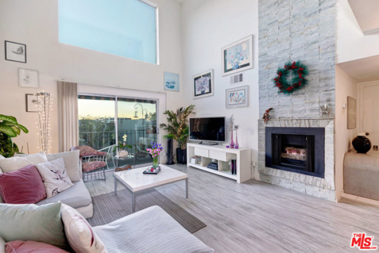2 Bed Home for Sale in Studio City, California