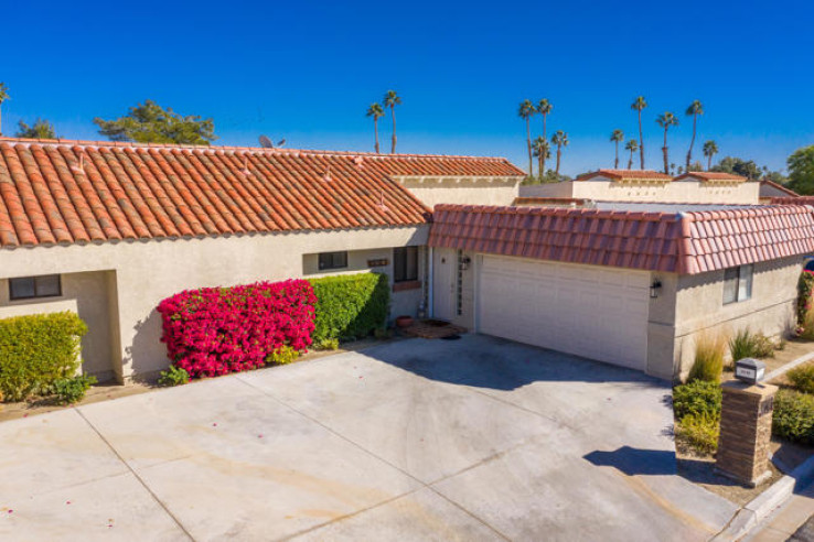Residential Home in East Palm Desert