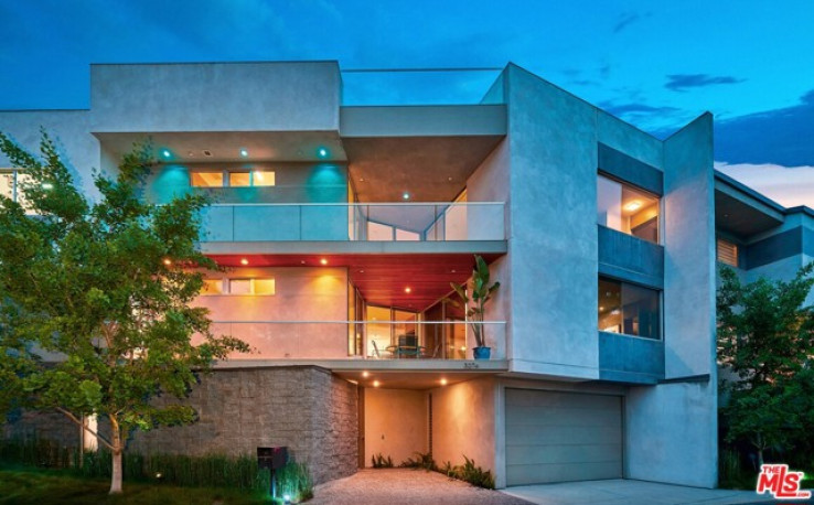 5 Bed Home for Sale in Los Angeles, California