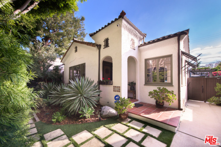 Residential Home in West Hollywood Vicinity