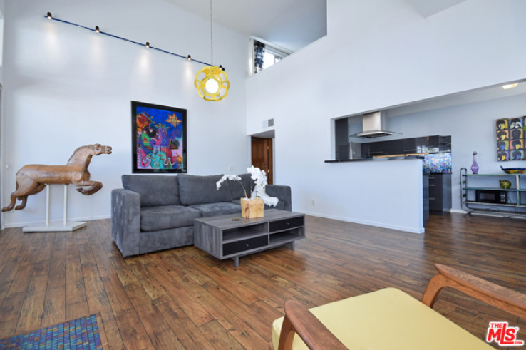 2 Bed Home for Sale in Sherman Oaks, California
