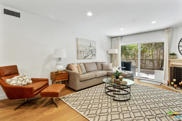 Residential Home in Hollywood