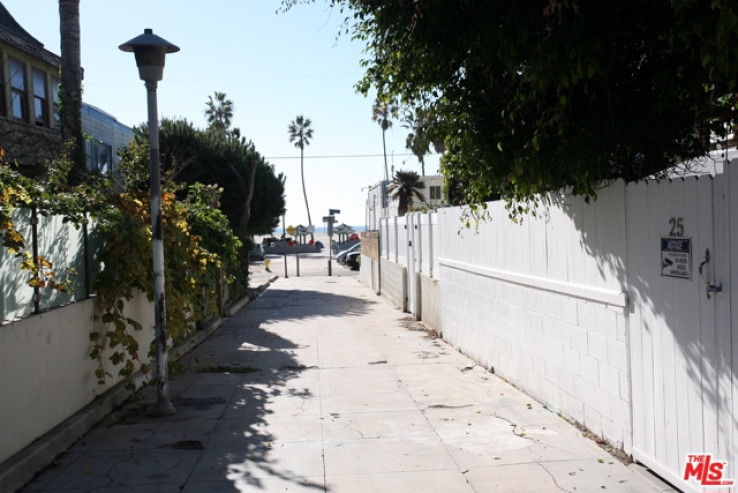  Income Home for Sale in Venice, California