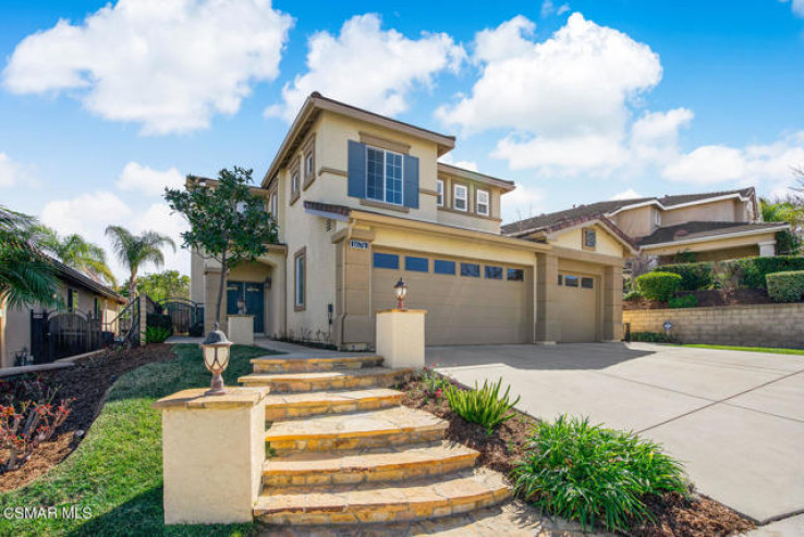 Residential Home in Thousand Oaks West