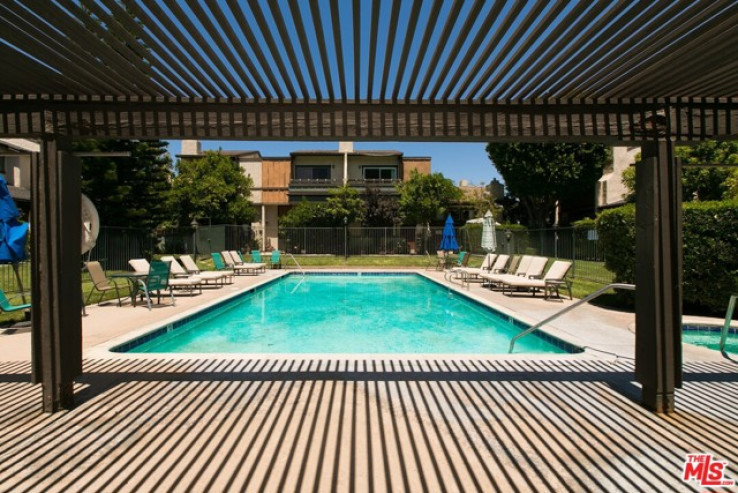 2 Bed Home for Sale in Van Nuys, California