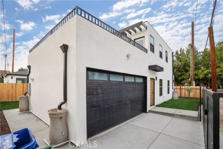 6 Bed Home for Sale in Encino, California