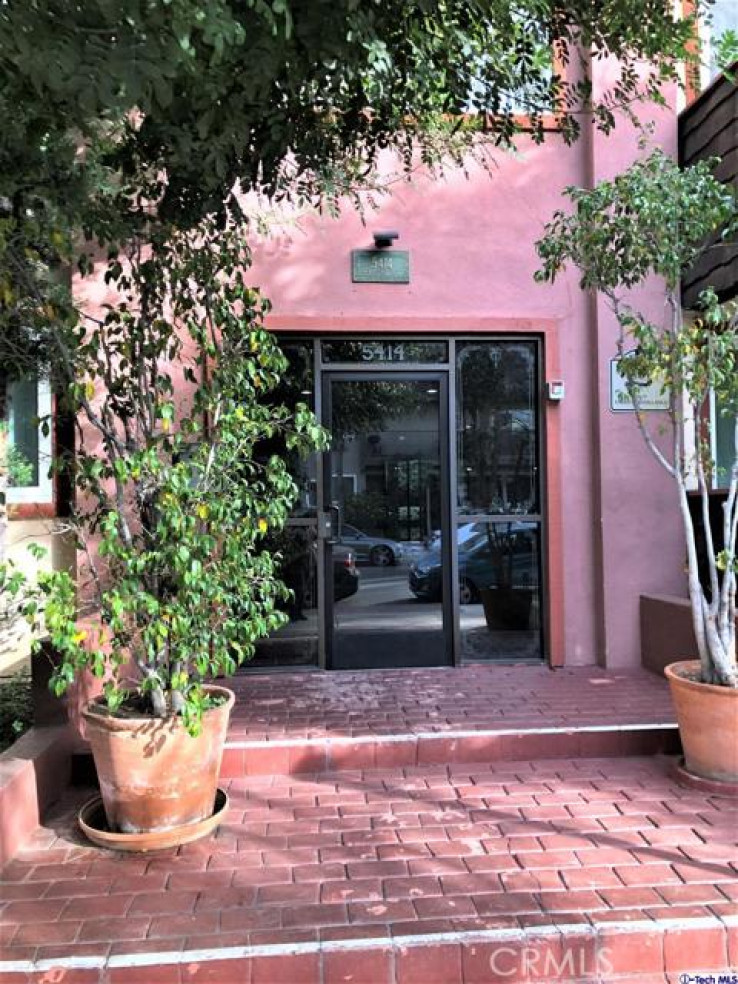 1 Bed Home for Sale in Encino, California