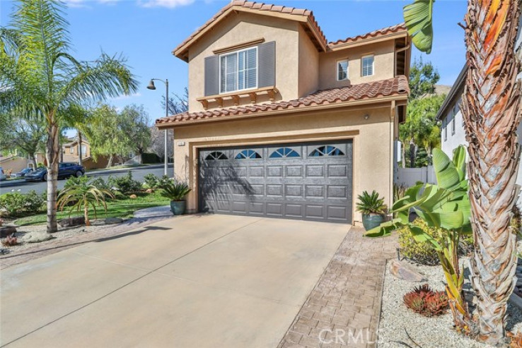 Residential Home in Thousand Oaks East