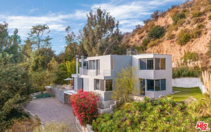 Residential Home in Bel Air - Holmby Hills