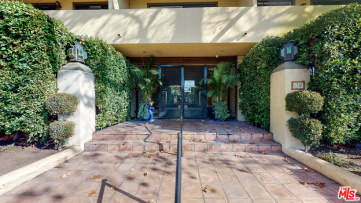 Residential Home in West Hollywood Vicinity