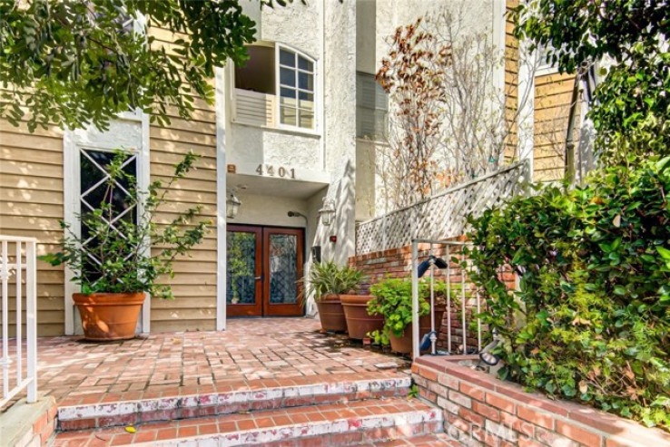 Residential Home in Toluca Lake