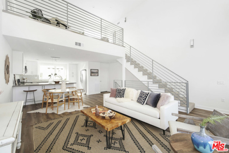 Residential Home in North Hollywood