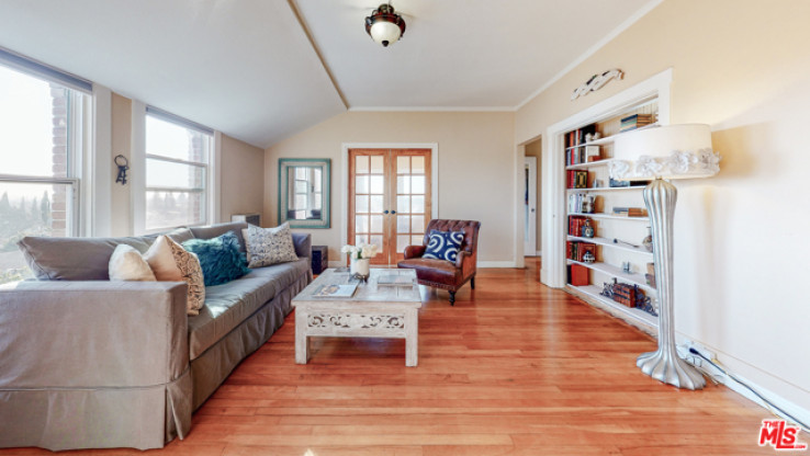 1 Bed Home for Sale in Los Angeles, California