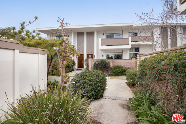 Residential Home in Marina Del Rey