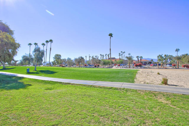 Residential Home in East Palm Desert