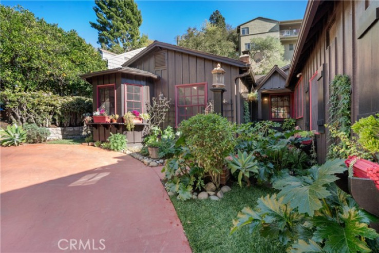 Residential Home in Hollywood Hills East