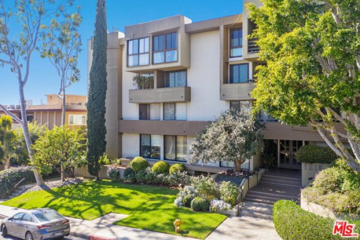 Residential Home in West Hollywood Vicinity