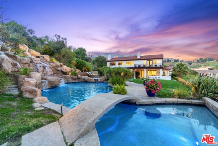 Residential Home in Granada Hills