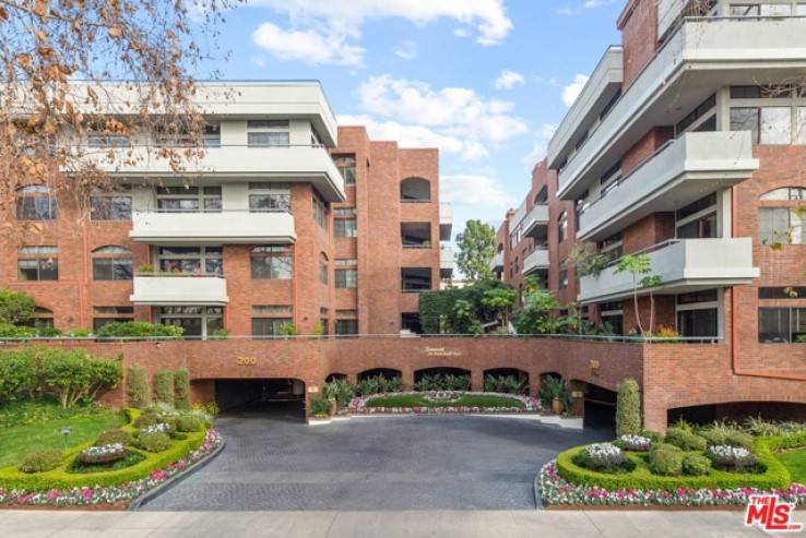 2 Bed Home for Sale in Beverly Hills, California