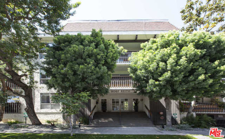 Residential Home in West Hollywood Vicinity
