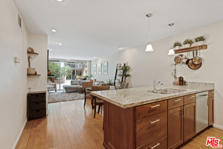 Residential Home in Sunset Strip - Hollywood Hills West