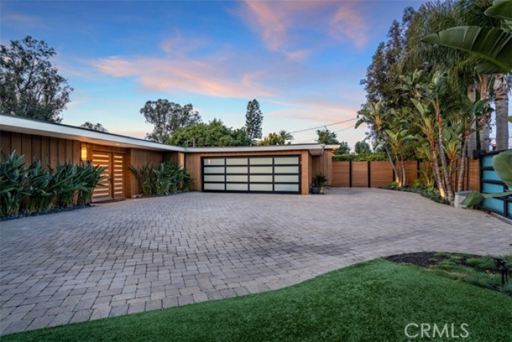 5 Bed Home for Sale in Costa Mesa, California