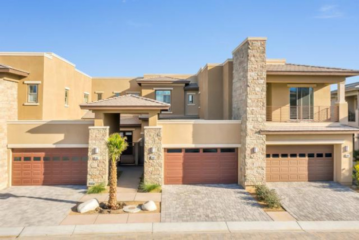 Residential Home in North Palm Desert