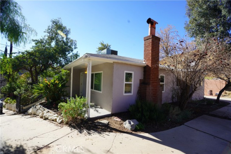 3 Bed Home for Sale in Val Verde, California