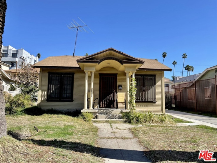 Residential Home in Hollywood