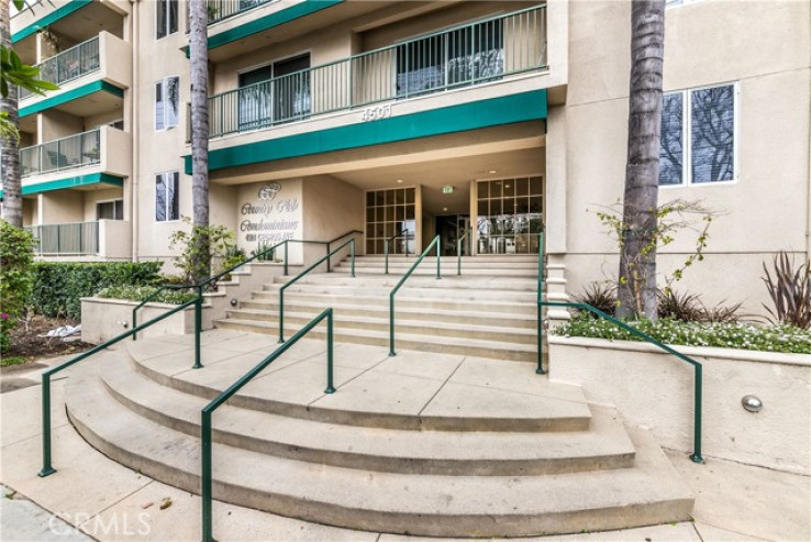 1 Bed Home for Sale in Sherman Oaks, California