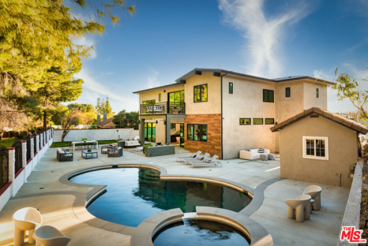 Residential Home in Granada Hills