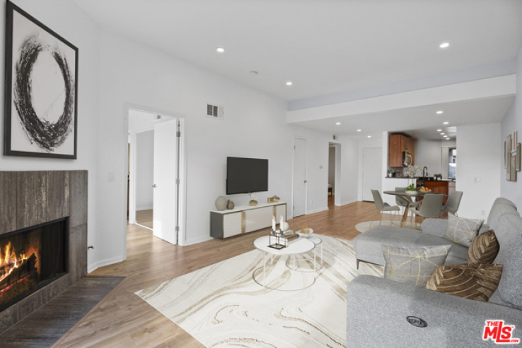 Residential Home in Playa Del Rey