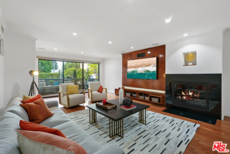 Residential Home in Toluca Lake