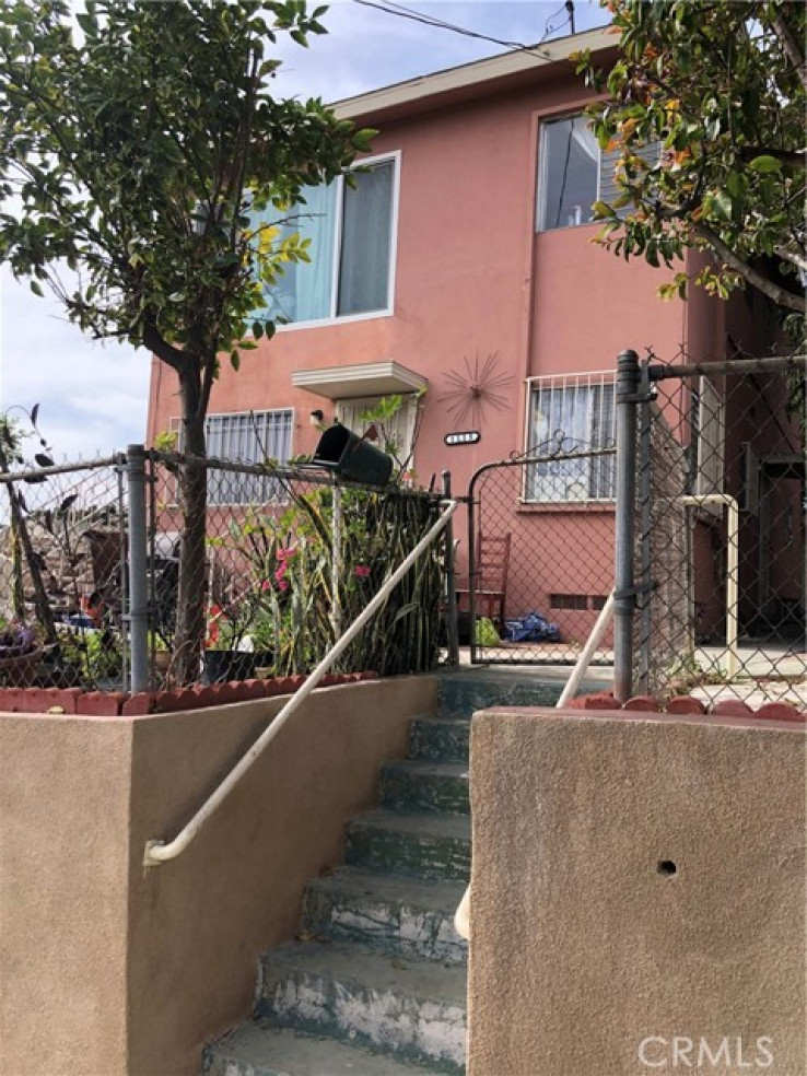 6 Bed Home for Sale in Los Angeles, California