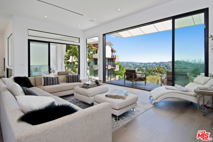 5 Bed Home for Sale in Los Angeles, California