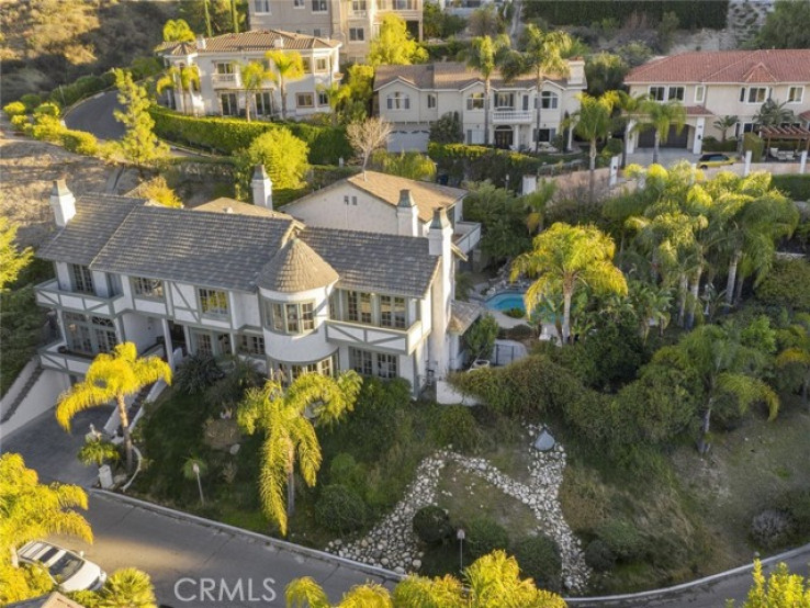 6 Bed Home for Sale in Newhall, California