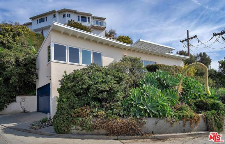 1 Bed Home for Sale in Pacific Palisades, California