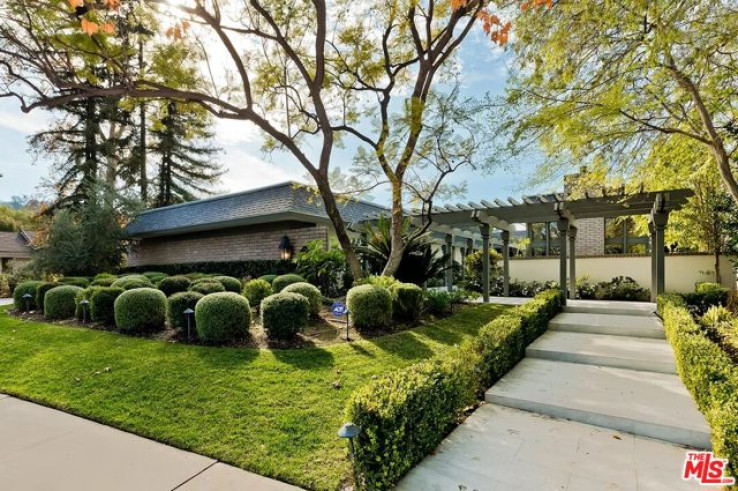6 Bed Home for Sale in Encino, California