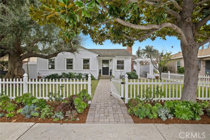 Residential Home in East Costa Mesa