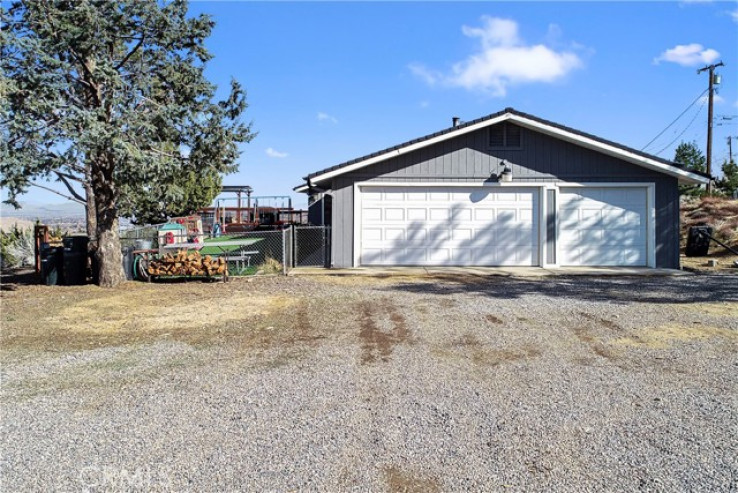 5 Bed Home for Sale in Phelan, California