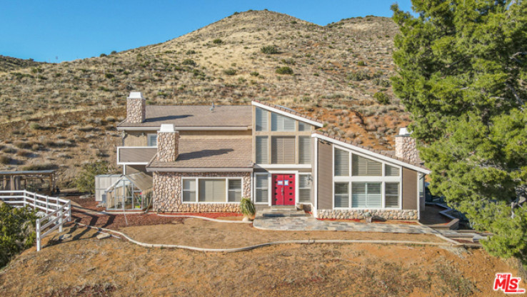 3 Bed Home for Sale in Agua Dulce, California