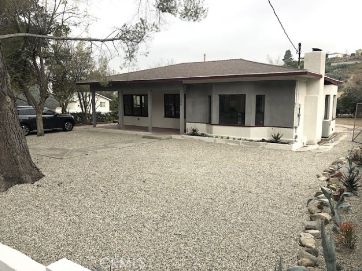 6 Bed Home for Sale in Tujunga, California