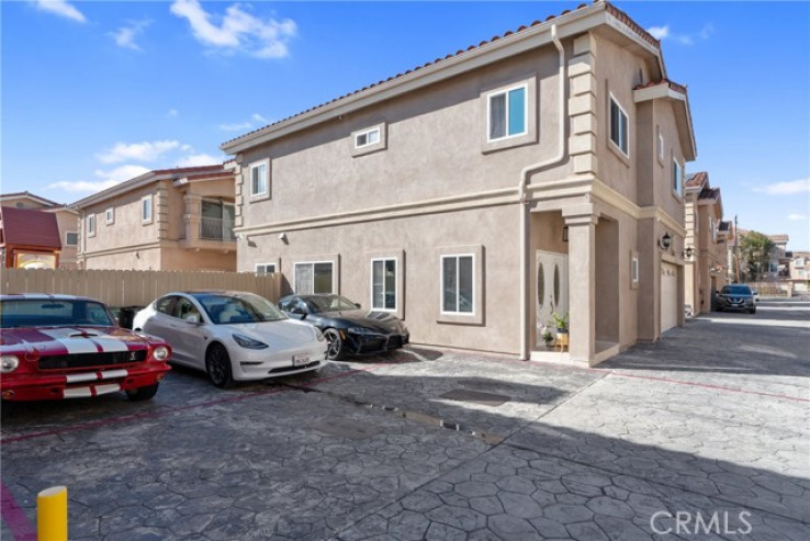 4 Bed Home for Sale in Hawthorne, California