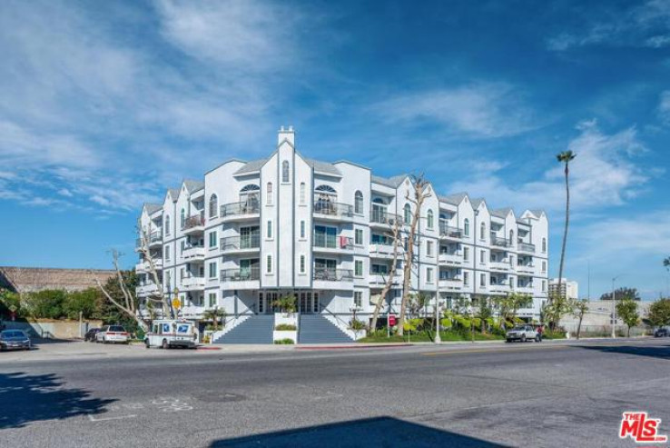 1 Bed Home for Sale in Sherman Oaks, California