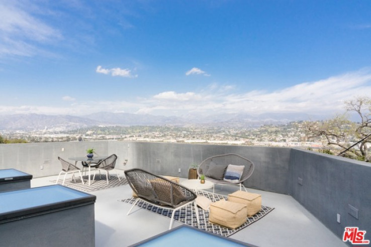 Residential Home in Silver Lake